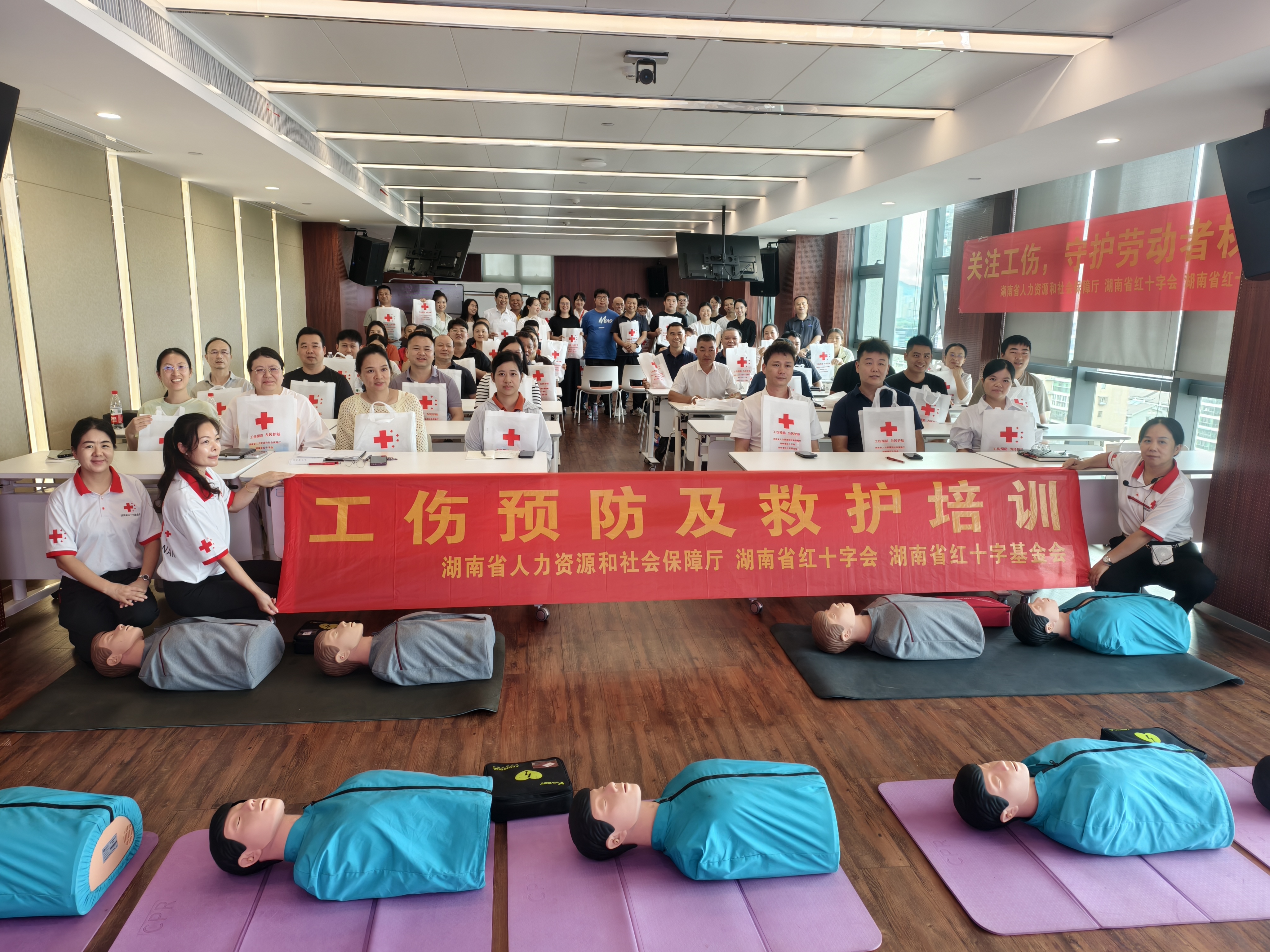 筑牢安全防线 守护生命健康 | 集团开展红十字救护员专项培训